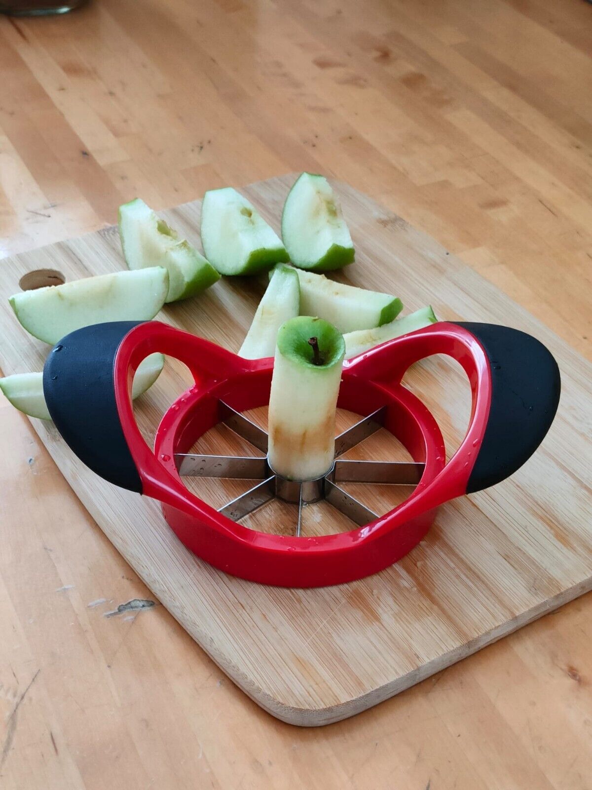 Stainless Steel Apple Cutter, Corer, and Slicer – Kitchen Tool for Easy Fruit Prep